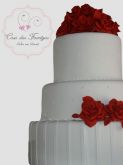 Bolo Cenográfico de casamento branco e vermelho